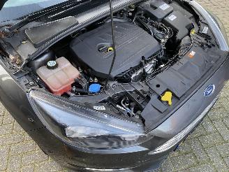 Ford Focus Auto is gereserveerd 1.5 Automaat Kombi motor probleem picture 9