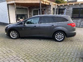 Ford Focus Auto is gereserveerd 1.5 Automaat Kombi motor probleem picture 7