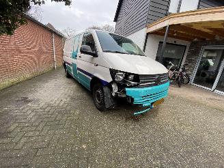 Volkswagen Transporter 2.0 TDi L2H1 Trentline 75KW 77DKM picture 5