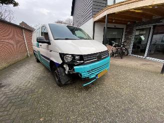 Volkswagen Transporter 2.0 TDi L2H1 Trentline 75KW 77DKM picture 3