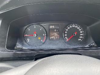 Volkswagen Transporter 2.0 TDi L2H1 Trentline 75KW 77DKM picture 35