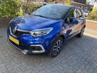 Voiture accidenté Renault Captur Version-S 1.3 150PK 4cil 2019/5