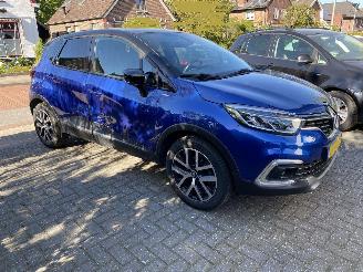 Unfallwagen Renault Captur Version-S 1.3 150PK 4cil VASTE PRIJS 2019/5