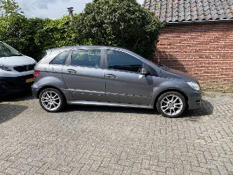 Vaurioauto  passenger cars Mercedes B-klasse 180 Business Class bak en motor uitgevallen VASTE PRIJS/FINAL PRICE 2010/6