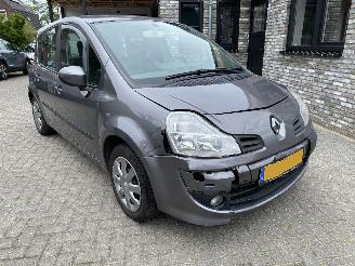 Unfallwagen Renault Modus Automaat 1.6 82KW VASTE PRIJS 2010/1