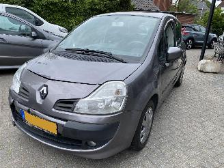 Renault Modus Automaat 1.6 82KW KORTE PRIJS. picture 2