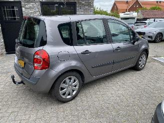Renault Modus Automaat 1.6 82KW KORTE PRIJS. picture 8