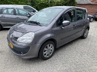 uszkodzony samochody osobowe Renault Modus Automaat 1.6 82KW KORTE PRIJS. 2010/1
