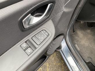 Renault Clio Estate 0.9 TCe Limited picture 31