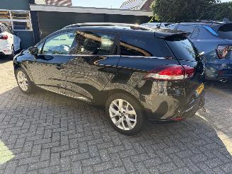 krockskadad bil auto Renault Clio Limited 0.9 TCe station 2018/8