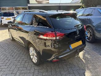 Renault Clio Limited 0.9 TCe station picture 9