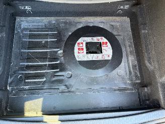 Renault Clio Limited 0.9 TCe station picture 24