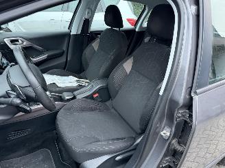Peugeot 2008 Automaat 1.2 PureTech Blue Lion picture 21