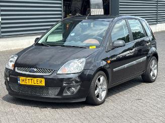 krockskadad bil auto Ford Fiesta 1.25 16V Hatchback  Benzine 1.242cc 55kW (75pk) FWD 2006/1