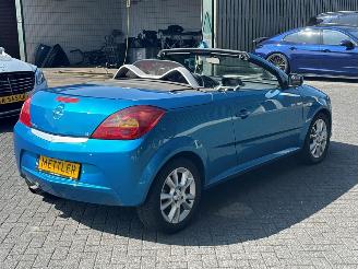 Opel Tigra 1.8 16V Cabrio  Benzine 1.796cc 92kW (125pk) FWD picture 9