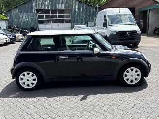 Mini Mini 1.6 16V Cooper Hatchback  Benzine 1.598cc 85kW (116pk) FWD picture 6