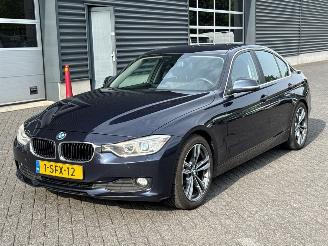 skadebil auto BMW 3-serie 320i 1.6 16V EfficientDynamicsEdition Sedan 4Dr Benzine 1.598cc 125kW (170pk) RWD 2013/9