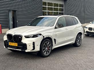 Voiture accidenté BMW X5 M60i xDrive 4.4i V8 32V Mild Hybrid SUV  Elektrisch Benzine 4.395cc 390kW (530pk) 4x4 2024/11