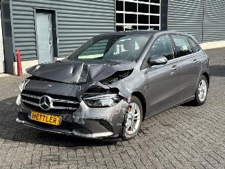 Avarii autoturisme Mercedes B-klasse 1.3 B-180 Turbo 16V Hatchback  Benzine 1.332cc 100kW (136pk) FWD 2020/1