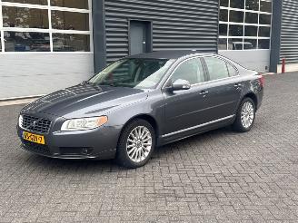 Vaurioauto  passenger cars Volvo S-80 2.4 D 20V Sedan 4Dr Diesel 2.401cc 120kW (163pk) FWD 2008/10