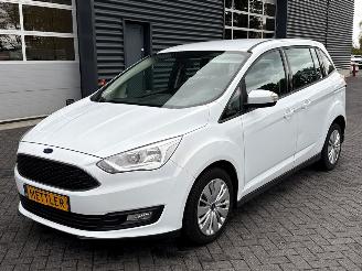 Schadeauto Ford Grand C-Max 1.5 TDCi 95 16V MPV  Diesel 1.499cc 70kW (95pk) FWD 2017/8