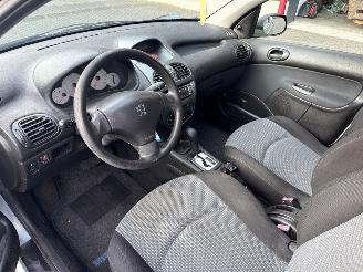 Peugeot 206 1.4, Hatchback  Benzine 1.360cc 55kW (75pk) FWD picture 12