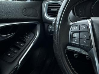 Volvo V-40 2.0 D2 16V Hatchback 4Dr Diesel 1.969cc 88kW (120pk) FWD picture 17