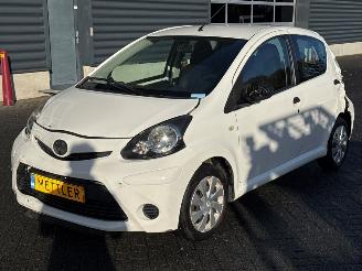 skadebil auto Toyota Aygo 1.0 12V VVT-i Hatchback  Benzine 998cc 50kW (68pk) FWD 2013/8