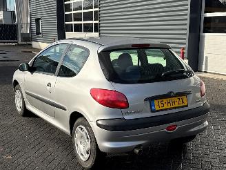 Peugeot 206 1.4 XR,XS,XT,Gentry Hatchback  Benzine 1.360cc 55kW (75pk) FWD picture 3
