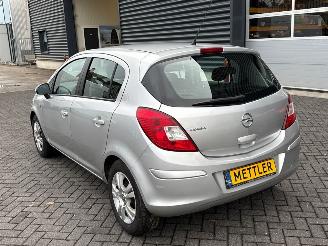 Opel Corsa 1.2 16V Hatchback  Benzine 1.229cc 63kW (86pk) FWD picture 3