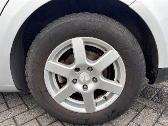 Volkswagen Touran 1.6 FSI 16V MPV  Benzine 1.598cc 85kW (116pk) FWD picture 20