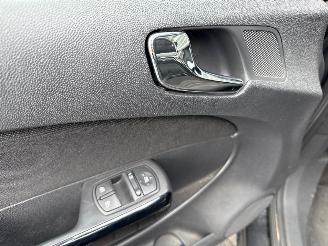 Opel Corsa 1.2 16V LPG Hatchback   1.229cc 63kW (86pk) FWD picture 22