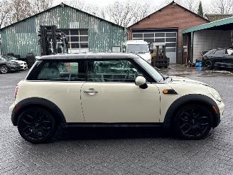 Mini Cooper 1.6 16V Cooper Hatchback  Benzine 1.598cc 88kW (120pk) FWD picture 6