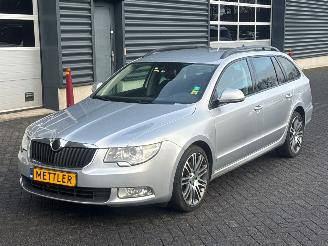 Damaged car Skoda Superb 1.6 TDI Combi/o  Diesel 1.598cc 77kW (105pk) FWD 2011/1