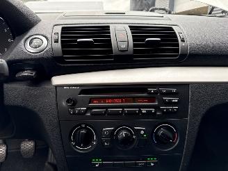 BMW 1-serie 118i 16V Hatchback 2Dr Benzine 1.995cc 105kW (143pk) RWD picture 13