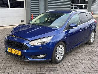 uszkodzony samochody osobowe Ford Focus 1.5 EcoBoost 16V 150 Combi/o  Benzine 1.498cc 110kW (150pk) FWD 2014/11