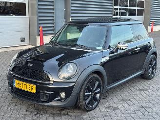 Damaged car Mini Cooper S 1.6 16V Cooper S Hatchback  Benzine 1.598cc 135kW (184pk) FWD 2011/8