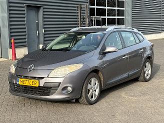 krockskadad bil auto Renault Mégane 1.6 16V Combi/o 4Dr Benzine 1.598cc 81kW (110pk) FWD 2010/11