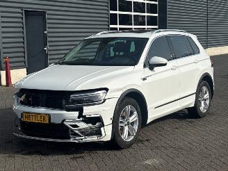 Auto incidentate Volkswagen Tiguan R-line 1.5 TSI 16V Evo BlueMotion Technology SUV  Benzine 1.498cc 110kW (150pk) FWD 2020/1