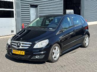 Voiture accidenté Mercedes B-klasse 2.0 B-180 CDI 16V Hatchback  Diesel 1.991cc 80kW (109pk) FWD 2008/6