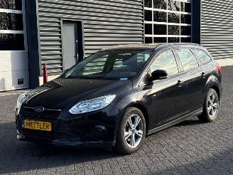 Damaged car Ford Focus 1.0 Ti-VCT EcoBoost 12V 100 Combi/o  Benzine 998cc 74kW (101pk) FWD 2013/12