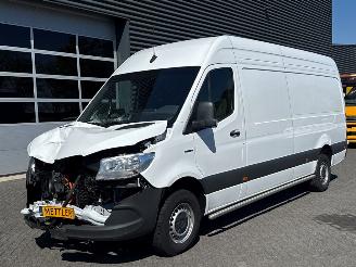 damaged commercial vehicles Mercedes eSprinter 320 Bestel  Elektrisch  150kW (204pk) RWD 2024/10