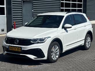 Schadeauto Volkswagen Tiguan R-Line 1.4 TSI eHybrid 16V SUV  Elektrisch Benzine 1.395cc 180kW (265pk) FWD 1.4 TSI eHybrid 16V SUV  Elektrisch Benzine 1.395cc 195kW (265pk) FWD 2021/6