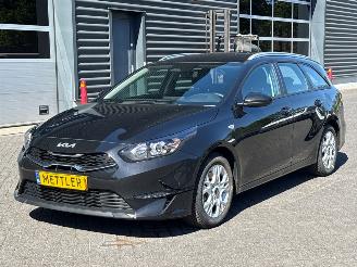 damaged passenger cars Kia Ceed 1.0i T-GDi 12V Combi/o 4Dr Benzine 998cc 74kW (101pk) FWD 2025/8