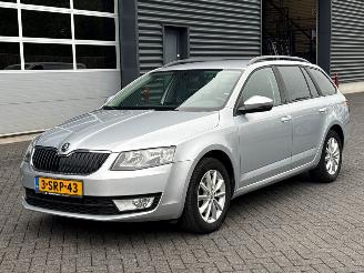krockskadad bil auto Skoda Octavia 1.6 TDI GreenTec 16V Combi/o 4Dr Diesel 1.598cc 77kW (105pk) FWD 2013/12