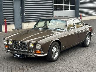 uszkodzony samochody osobowe Jaguar Xj-6 4.2 176KW (239PK) 1973/9
