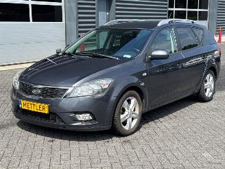 Schadeauto Kia Cee d 1.4 16V Combi/o 2010/5