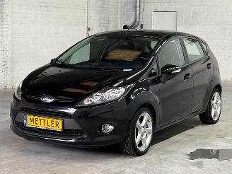 uszkodzony samochody osobowe Ford Fiesta 1.25 16V Hatchback  Benzine 1.242cc 60kW (82pk) FWD 2011/10
