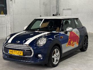 Voiture accidenté Mini Cooper 1.5 12V Cooper Hatchback 2Dr Benzine 1.499cc 100kW (136pk) FWD 2014/11