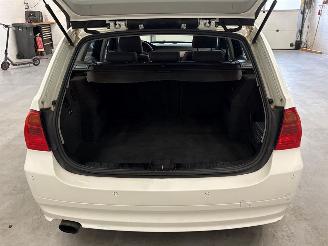 BMW 5-serie 523i 24V Combi/o  Benzine 2.497cc 130kW (177pk) RWD picture 9
